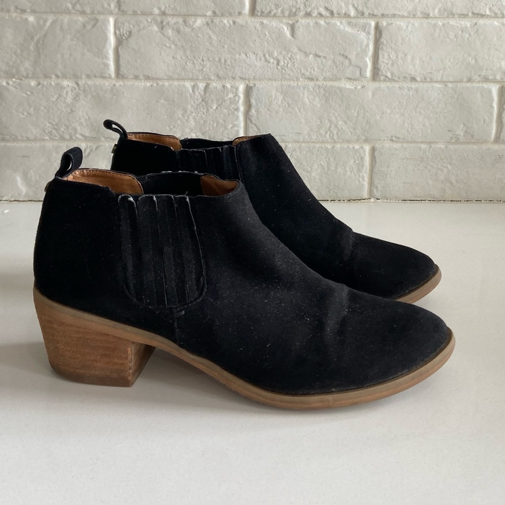 Melrose and Market size 6 black suede booties low heel